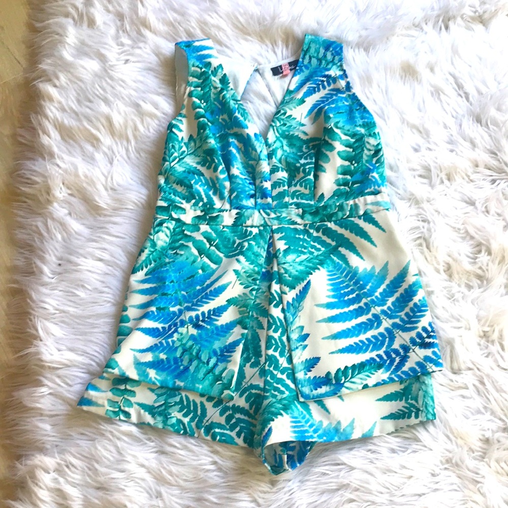 Tropical Lulus shorts Romper size Large